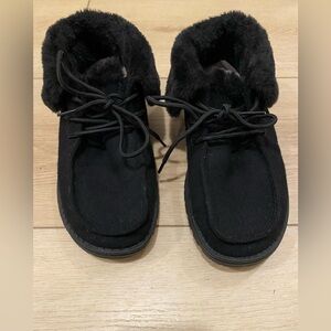 Hey Dude Women’s Britt Total Black Fur Lined Shoe